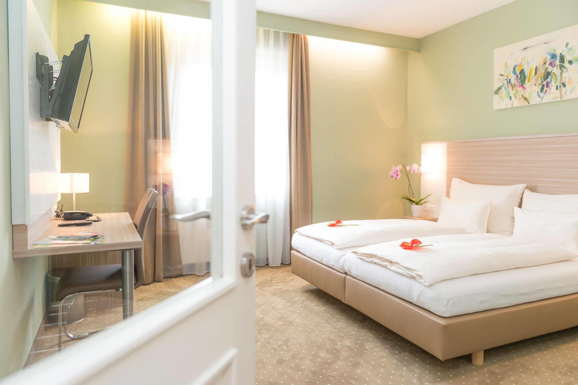Hotel Raffel 제너스도르프 외부 사진